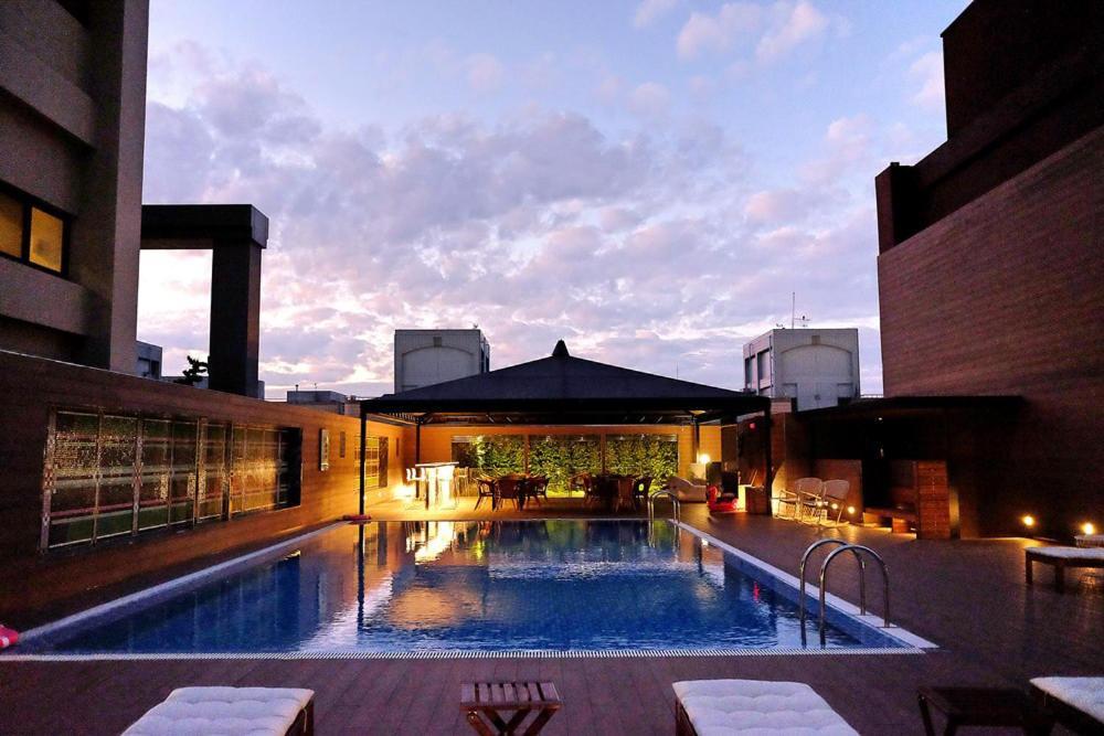 Inhouse Hotel Grand Đài Trung Ngoại thất bức ảnh