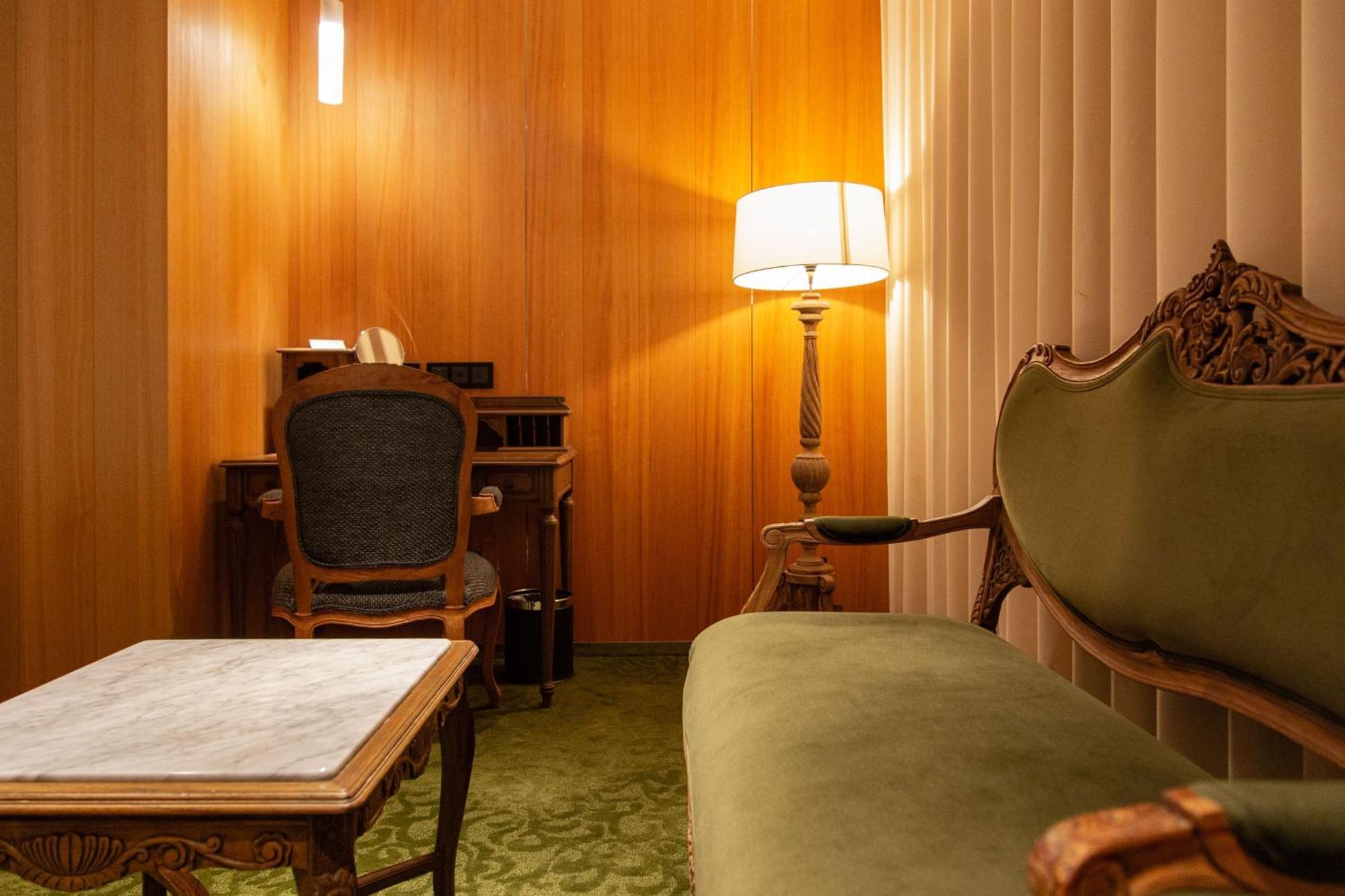 Inhouse Hotel Grand Đài Trung Ngoại thất bức ảnh