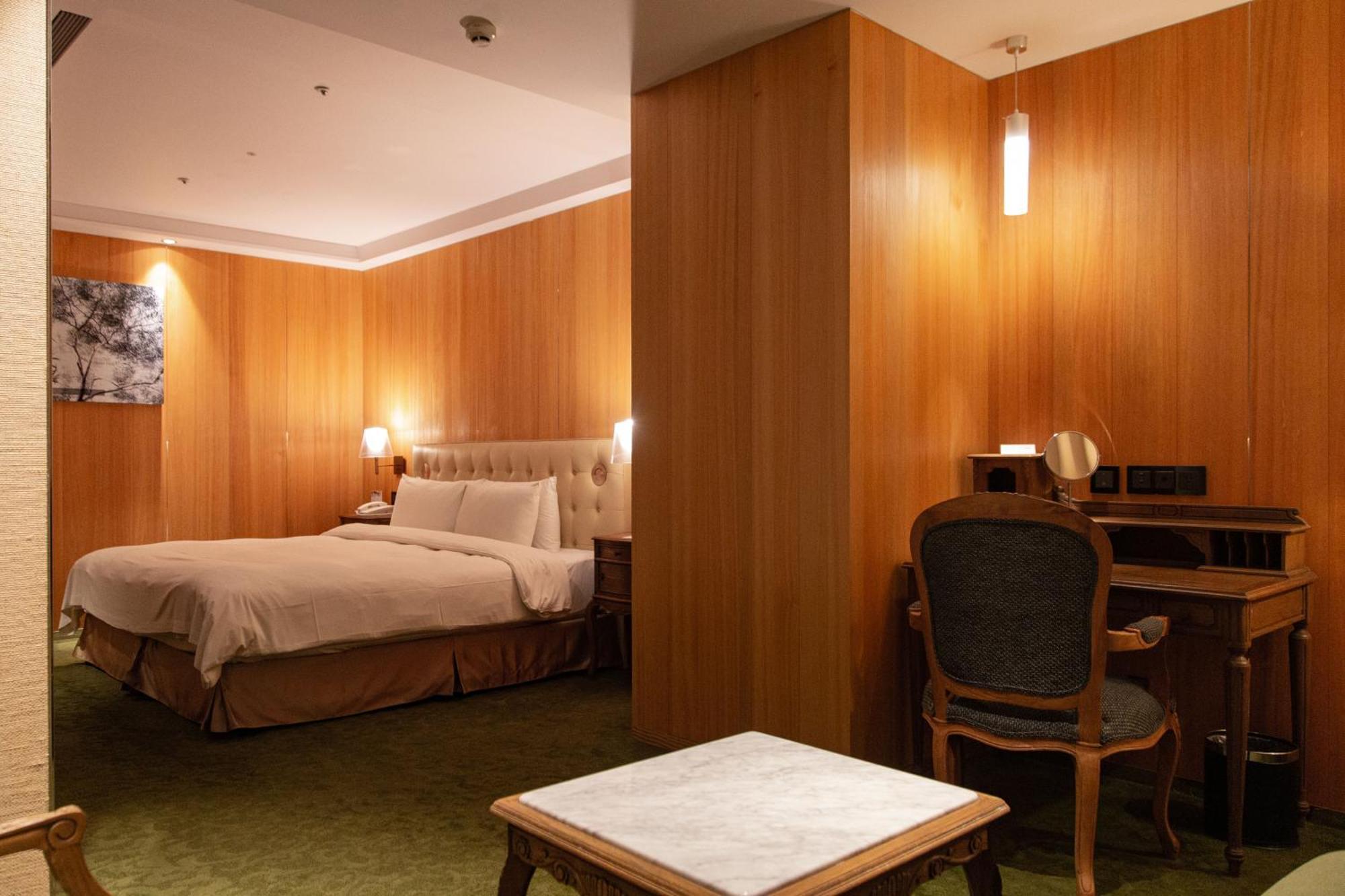 Inhouse Hotel Grand Đài Trung Ngoại thất bức ảnh